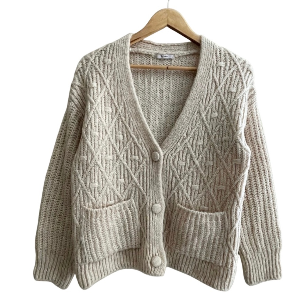 Y2K Grandma cable-knit buttoned cardigan Sweater - Picture 2 of 10
